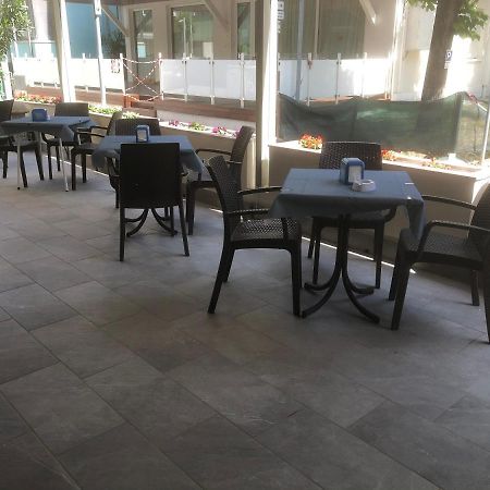 ريميني Hotel Laura المظهر الخارجي الصورة