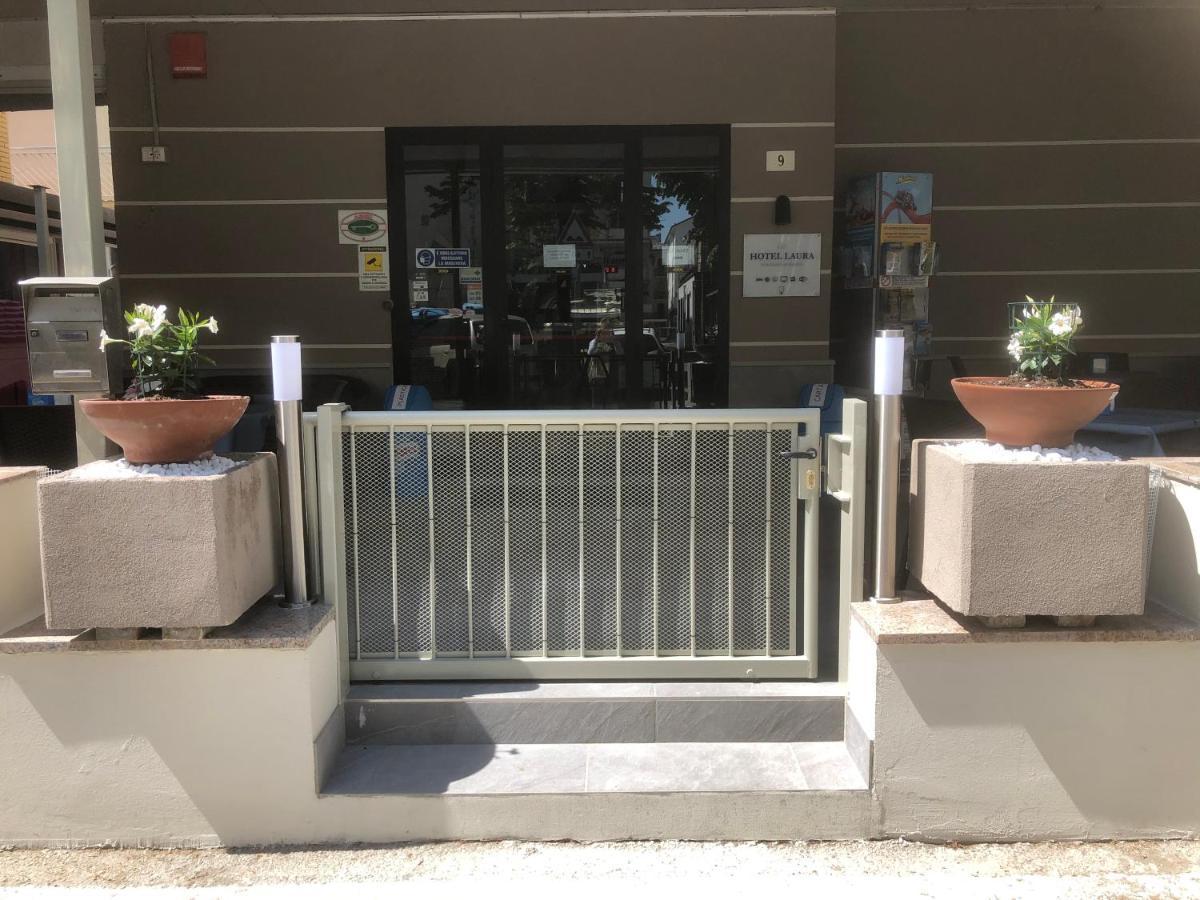 ريميني Hotel Laura المظهر الخارجي الصورة