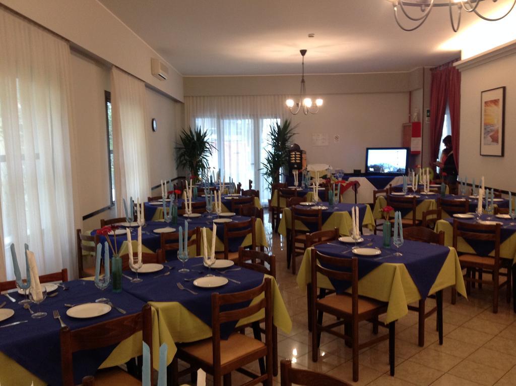 ريميني Hotel Laura المظهر الخارجي الصورة