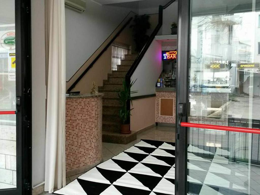 ريميني Hotel Laura المظهر الخارجي الصورة