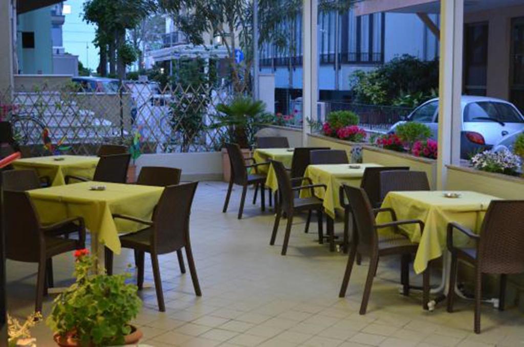 ريميني Hotel Laura المظهر الخارجي الصورة