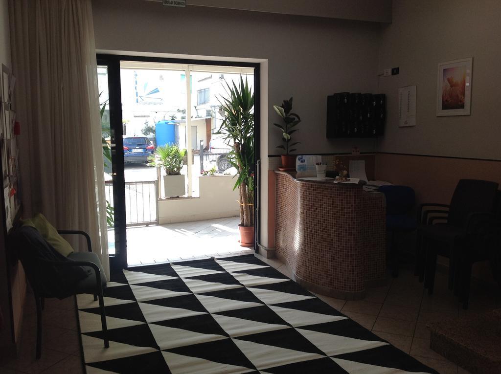 ريميني Hotel Laura المظهر الخارجي الصورة