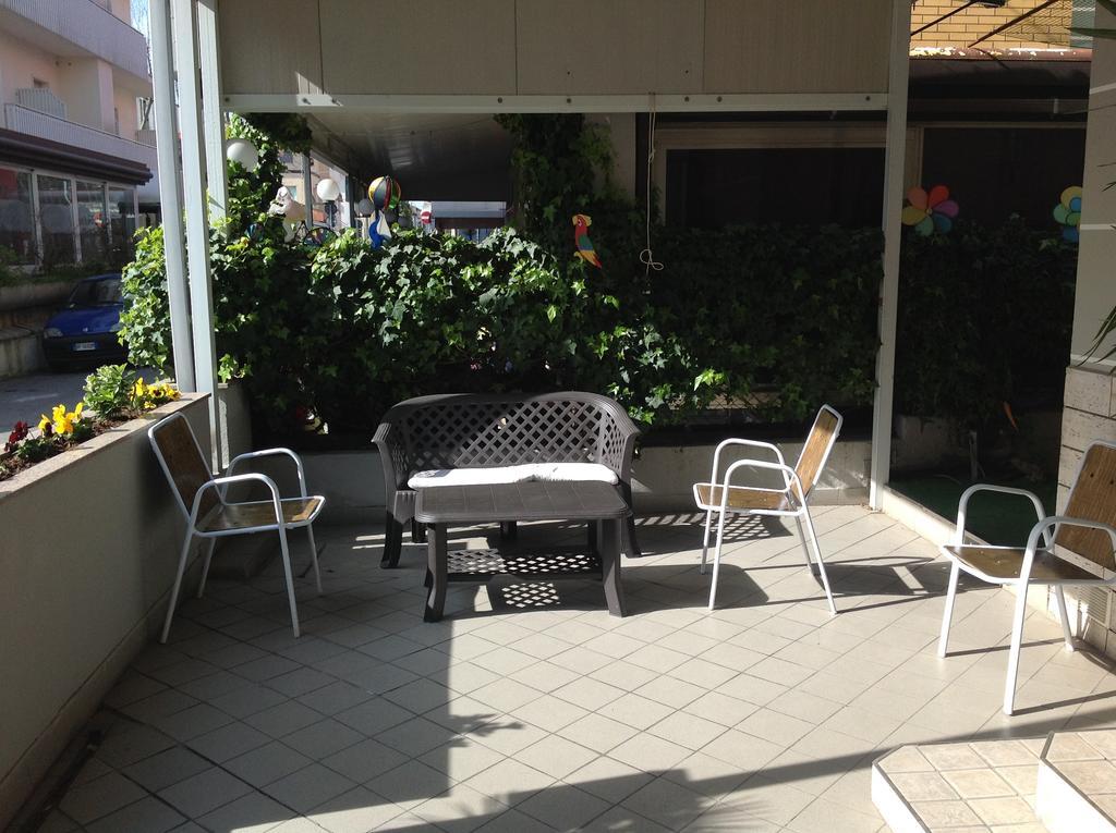 ريميني Hotel Laura المظهر الخارجي الصورة