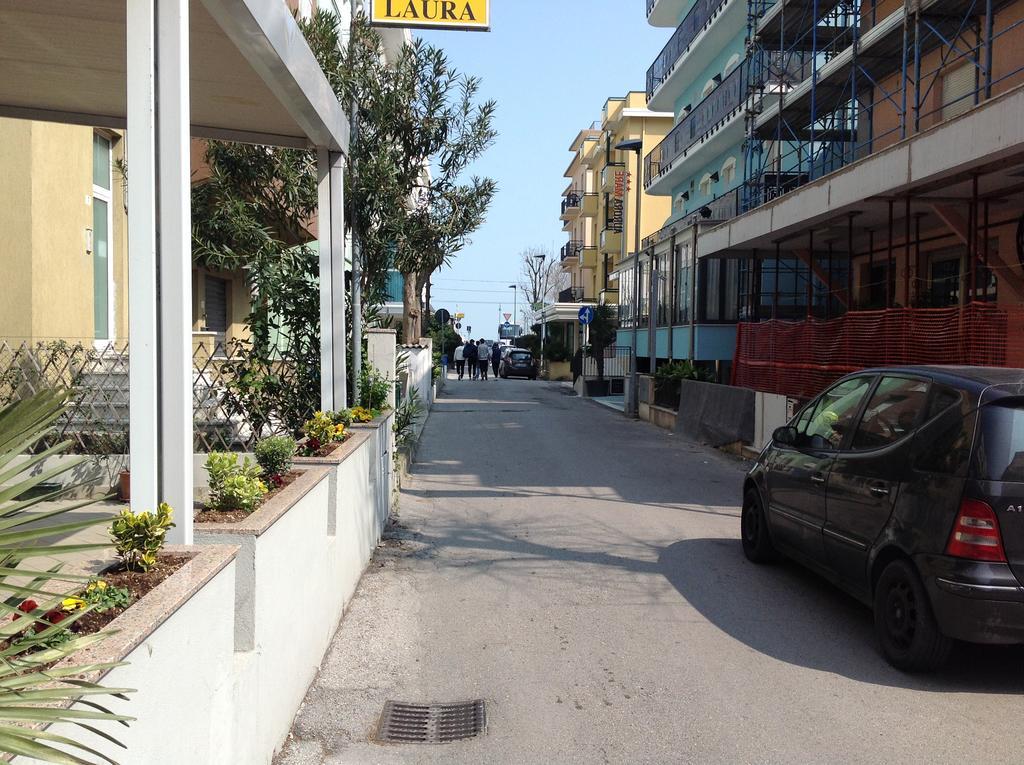 ريميني Hotel Laura المظهر الخارجي الصورة
