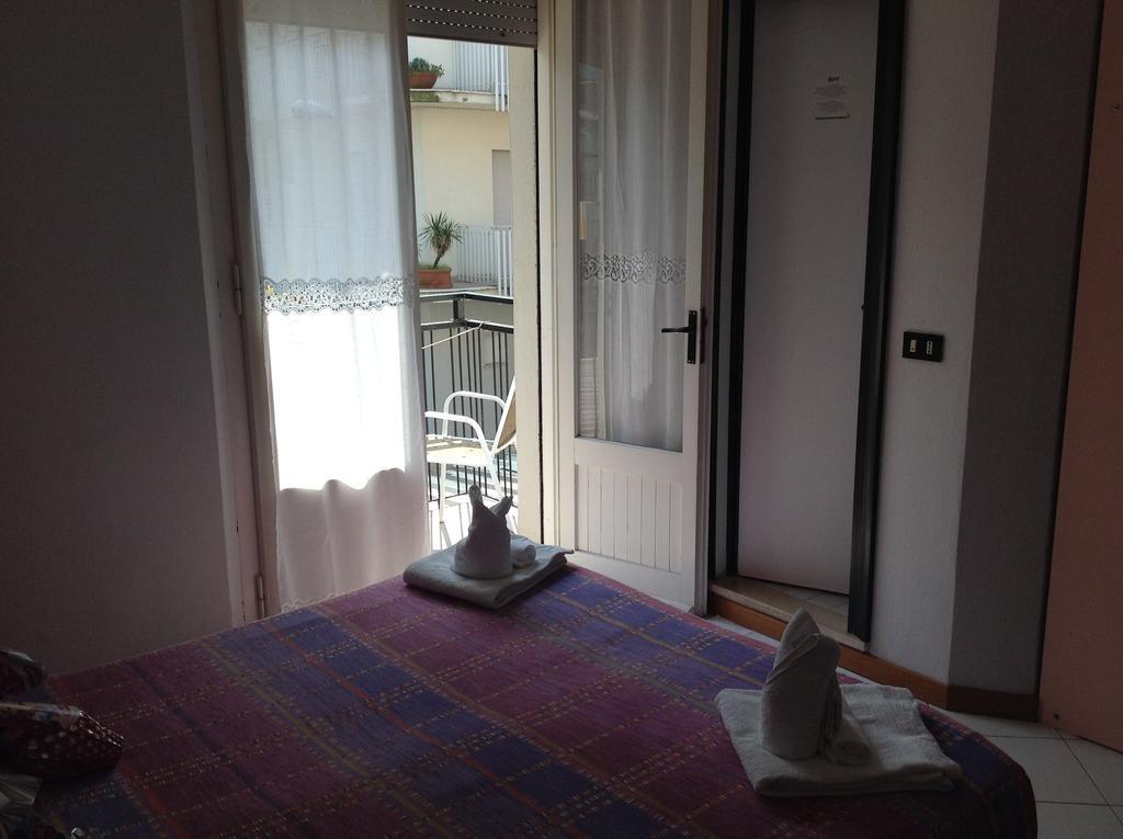 ريميني Hotel Laura المظهر الخارجي الصورة