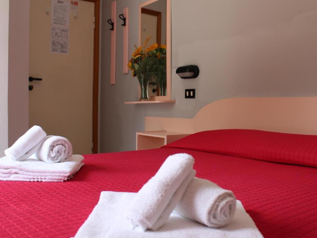 ريميني Hotel Laura المظهر الخارجي الصورة