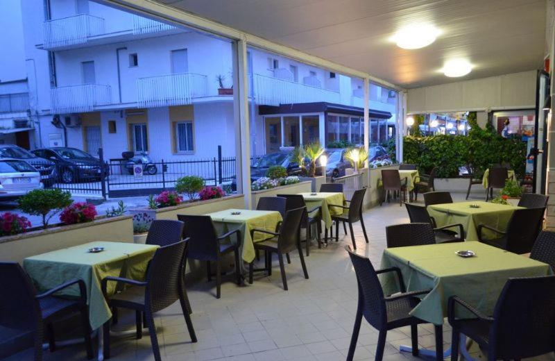 ريميني Hotel Laura المظهر الخارجي الصورة